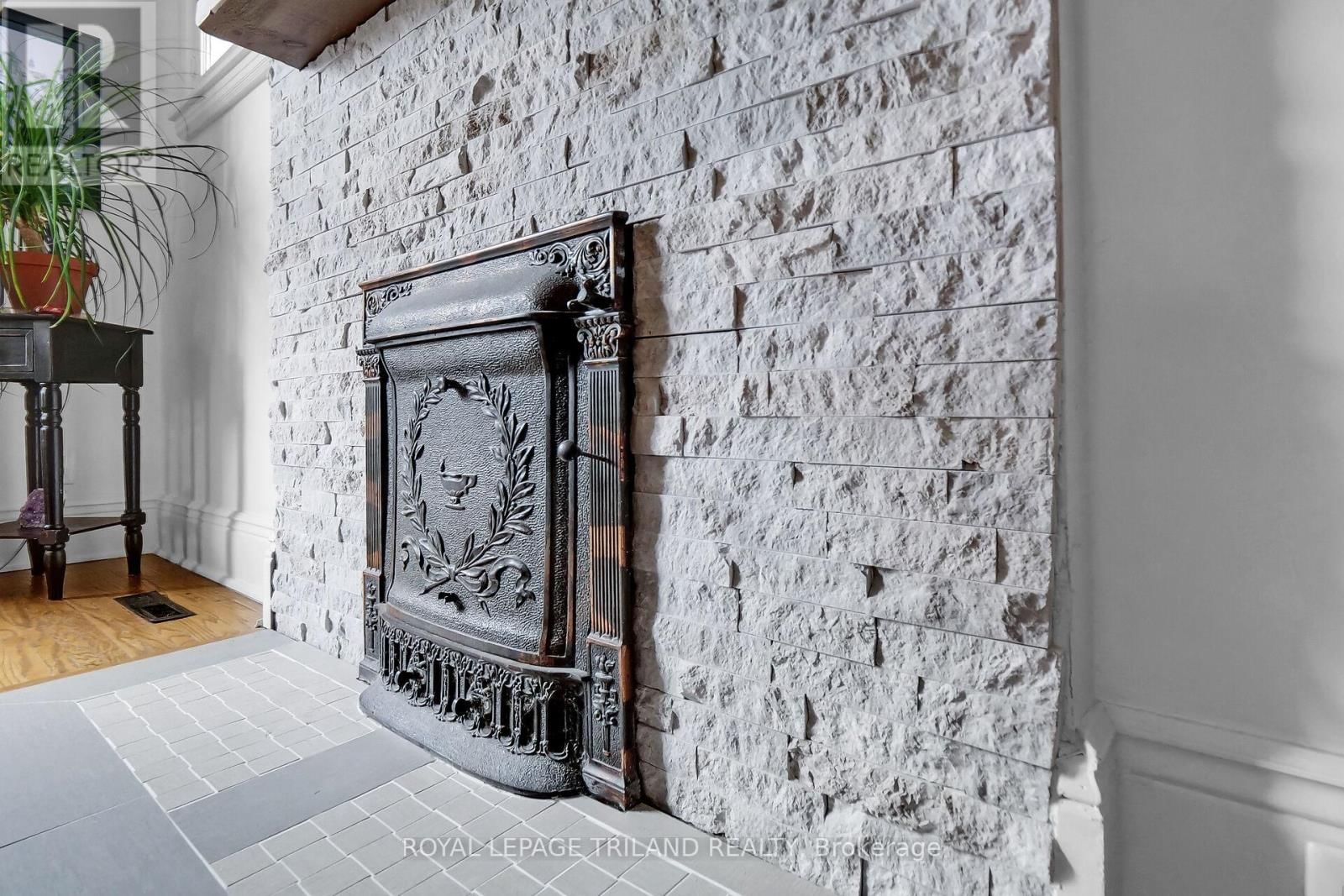 86 KAINS STREET Image 12