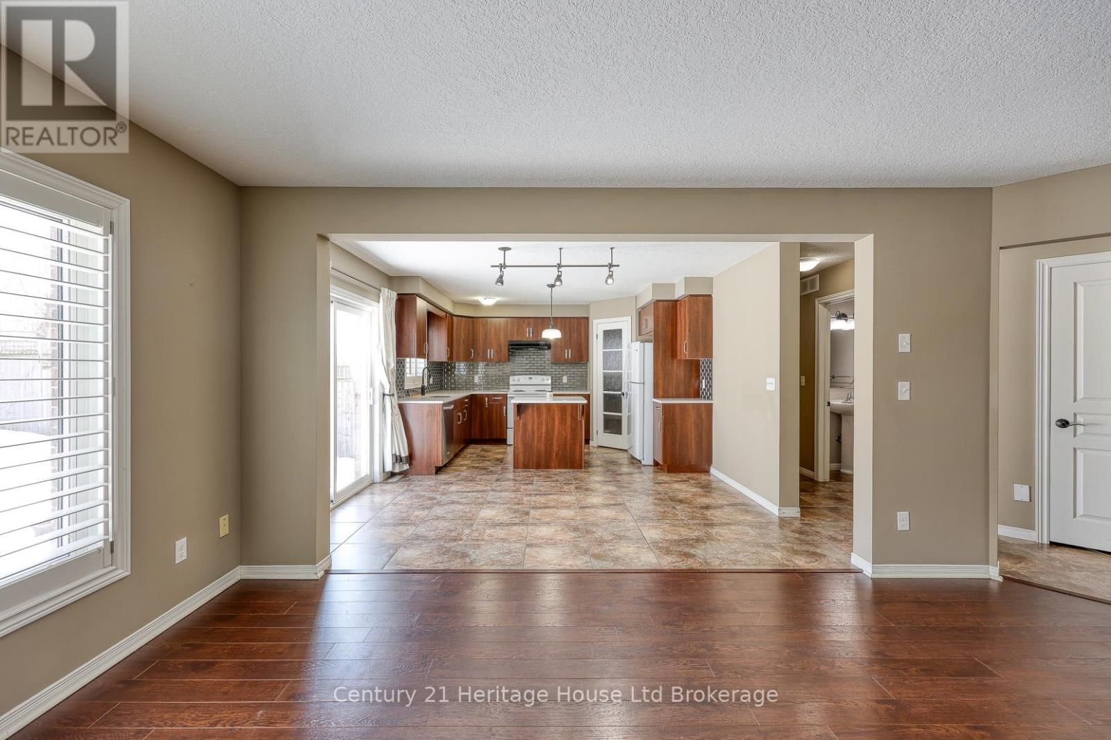 427 CHAMPLAIN AVENUE Image 10