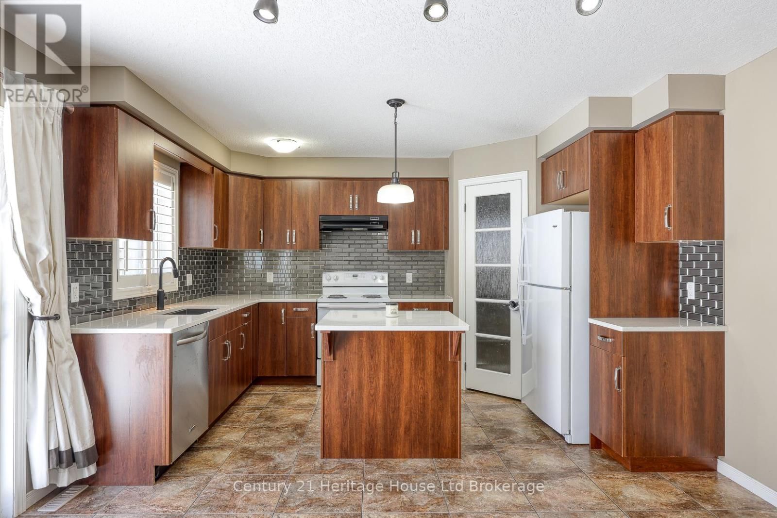 427 CHAMPLAIN AVENUE Image 11