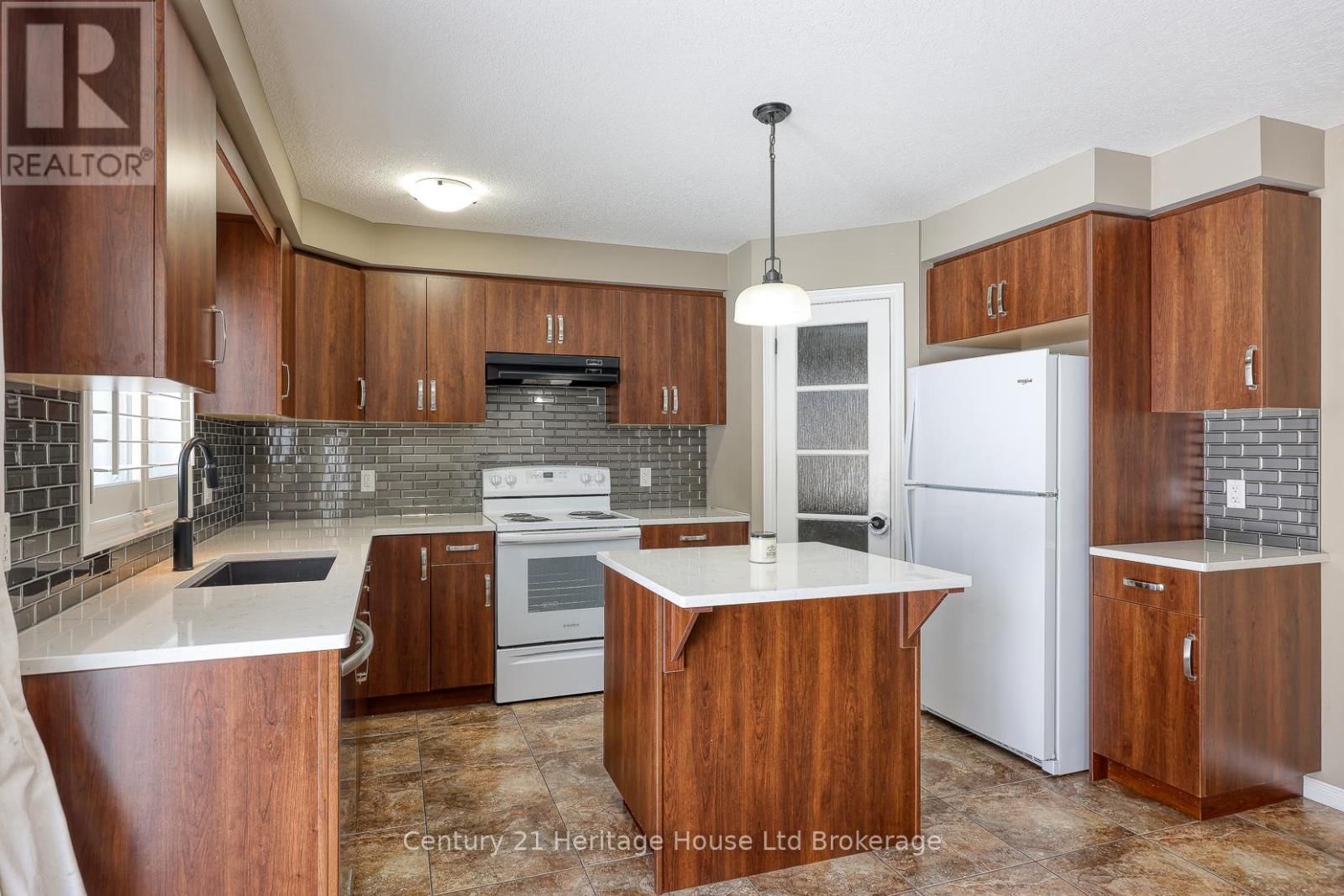 427 CHAMPLAIN AVENUE Image 12