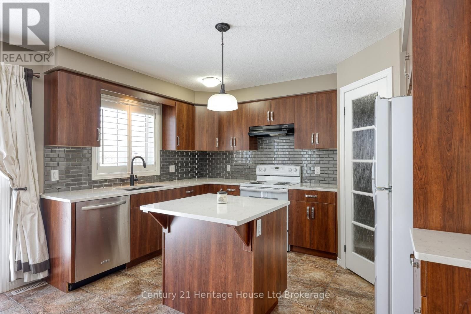 427 CHAMPLAIN AVENUE Image 13