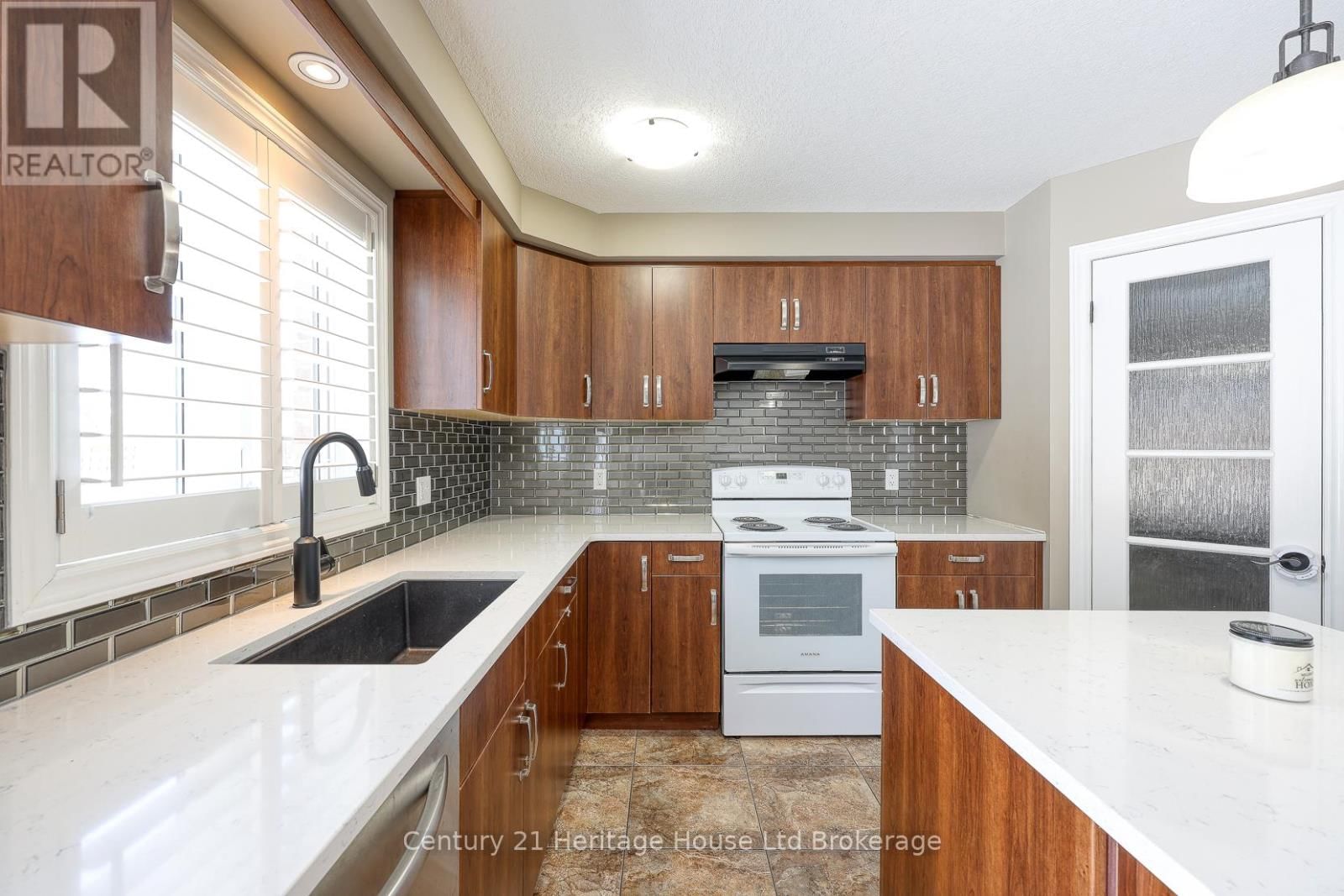 427 CHAMPLAIN AVENUE Image 14