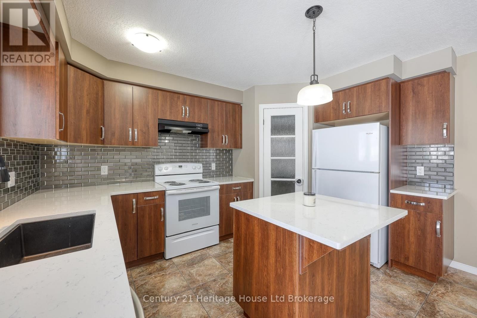 427 CHAMPLAIN AVENUE Image 15