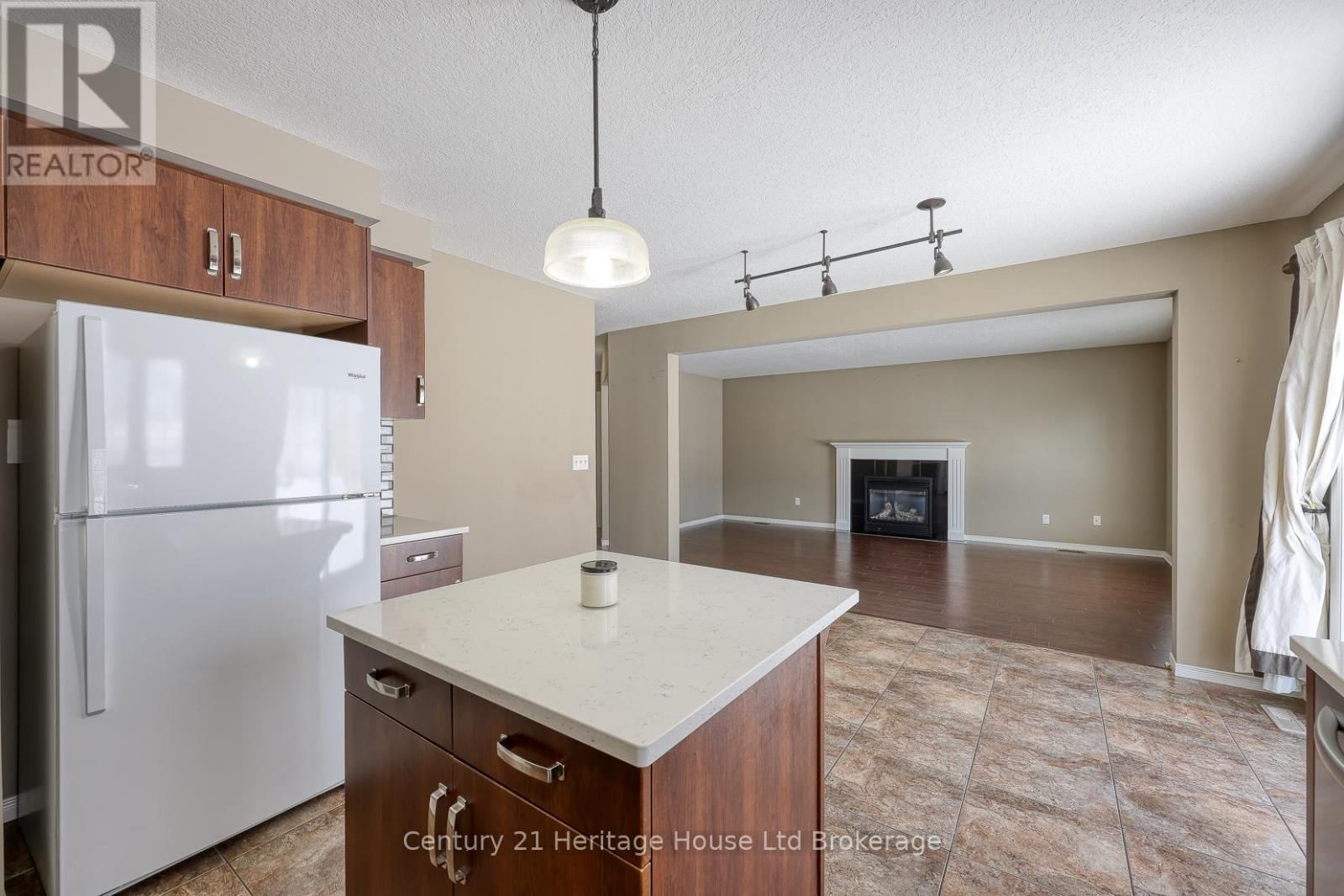 427 CHAMPLAIN AVENUE Image 16