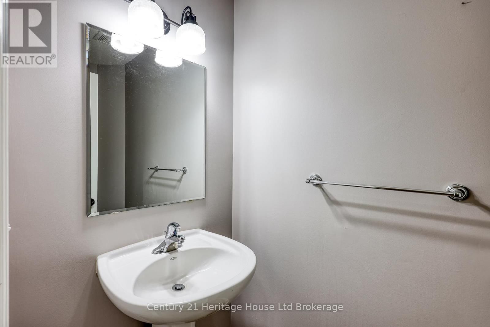 427 CHAMPLAIN AVENUE Image 17