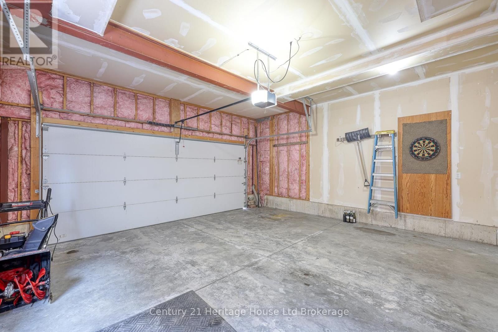 427 CHAMPLAIN AVENUE Image 19