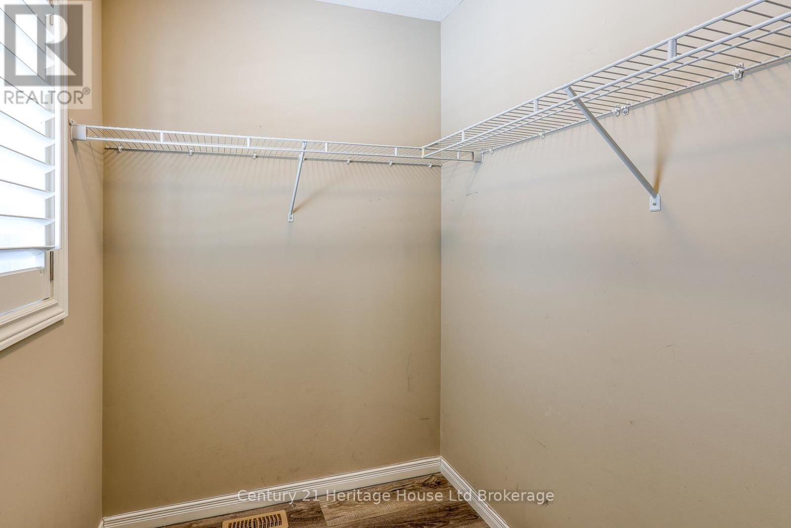 427 CHAMPLAIN AVENUE Image 25