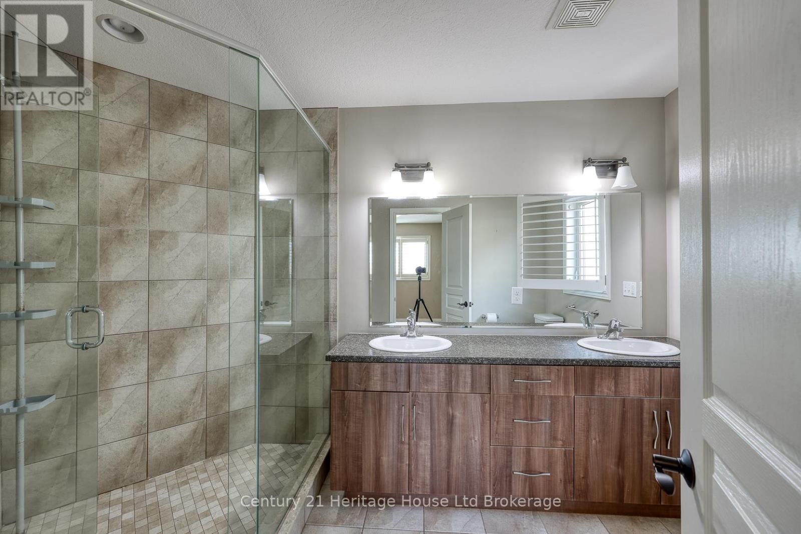 427 CHAMPLAIN AVENUE Image 26