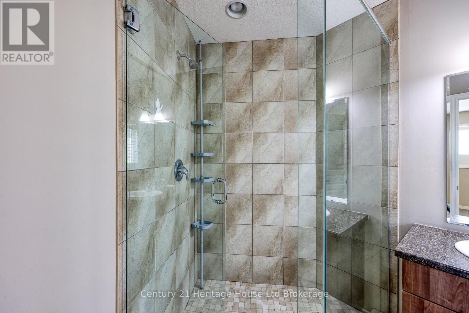 427 CHAMPLAIN AVENUE Image 27