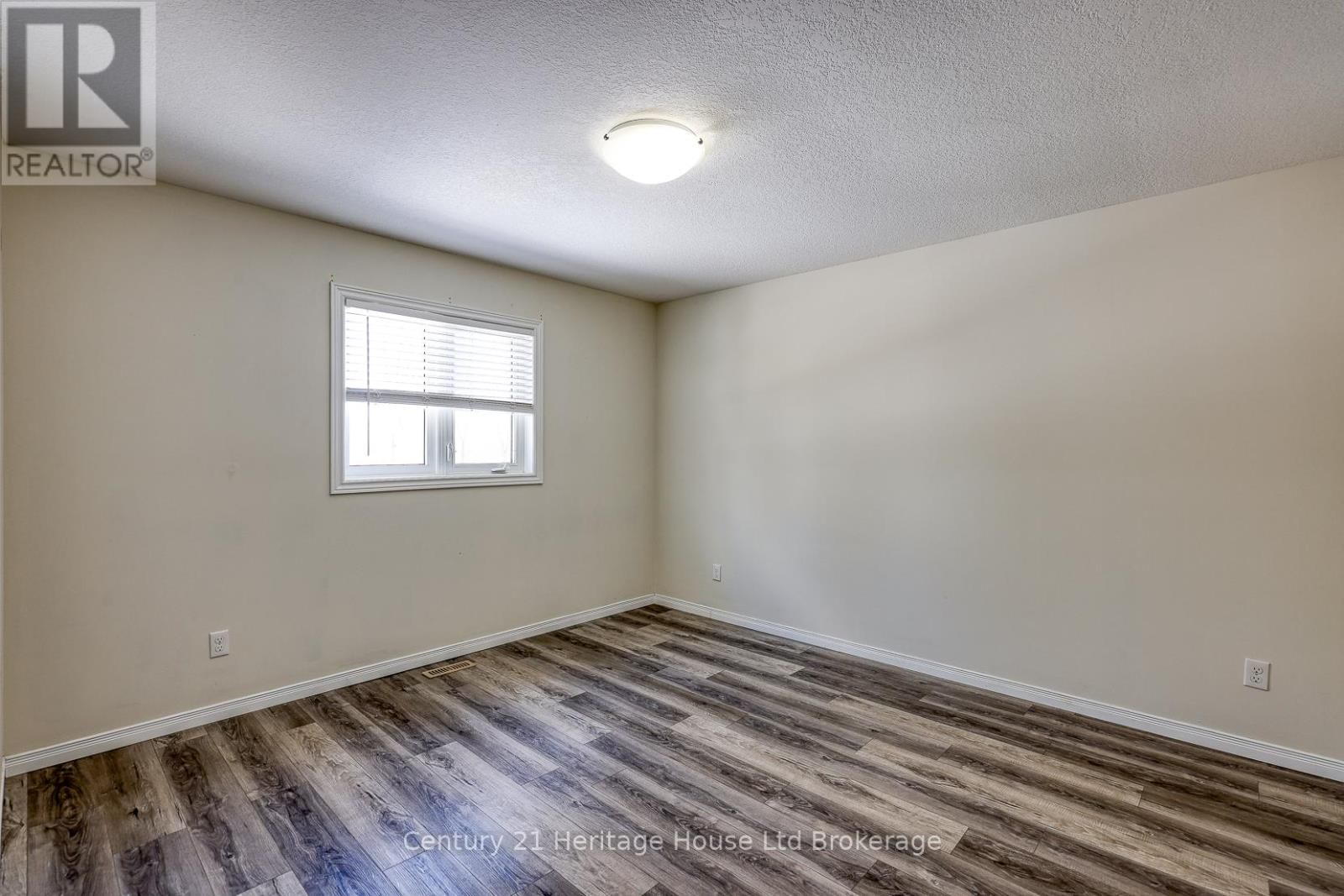 427 CHAMPLAIN AVENUE Image 28