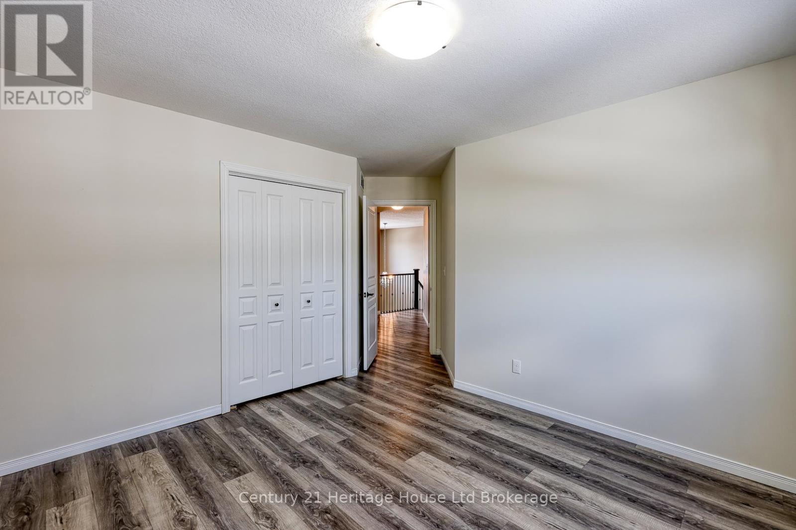 427 CHAMPLAIN AVENUE Image 29