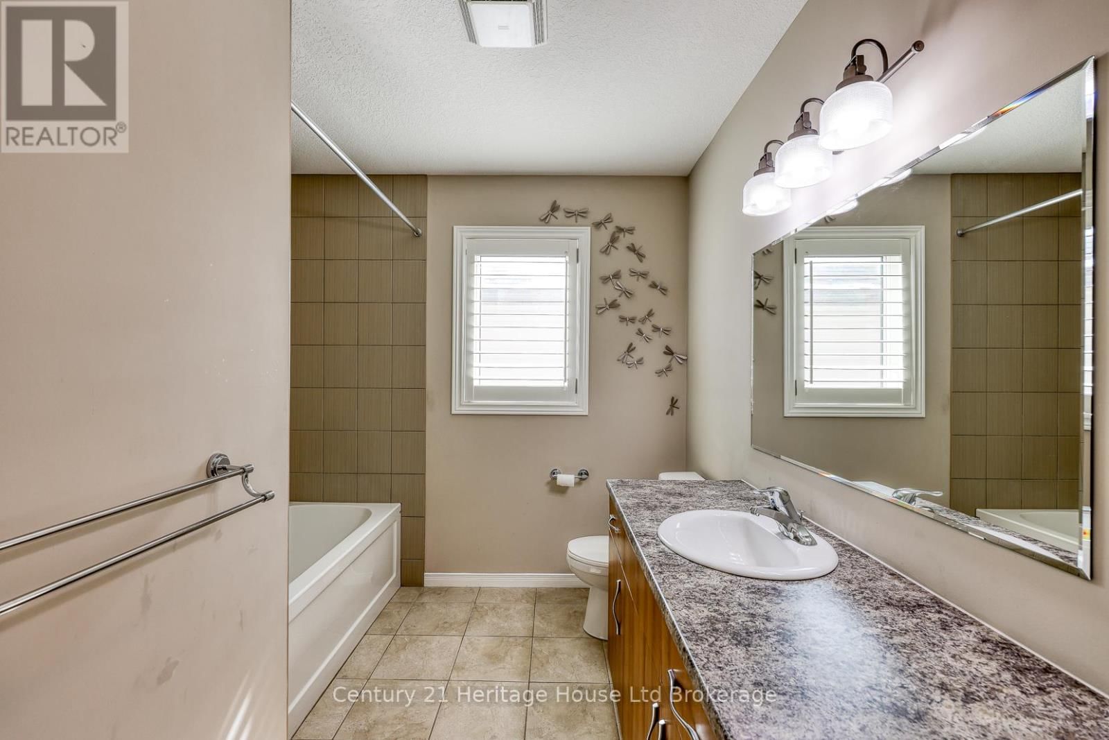 427 CHAMPLAIN AVENUE Image 30