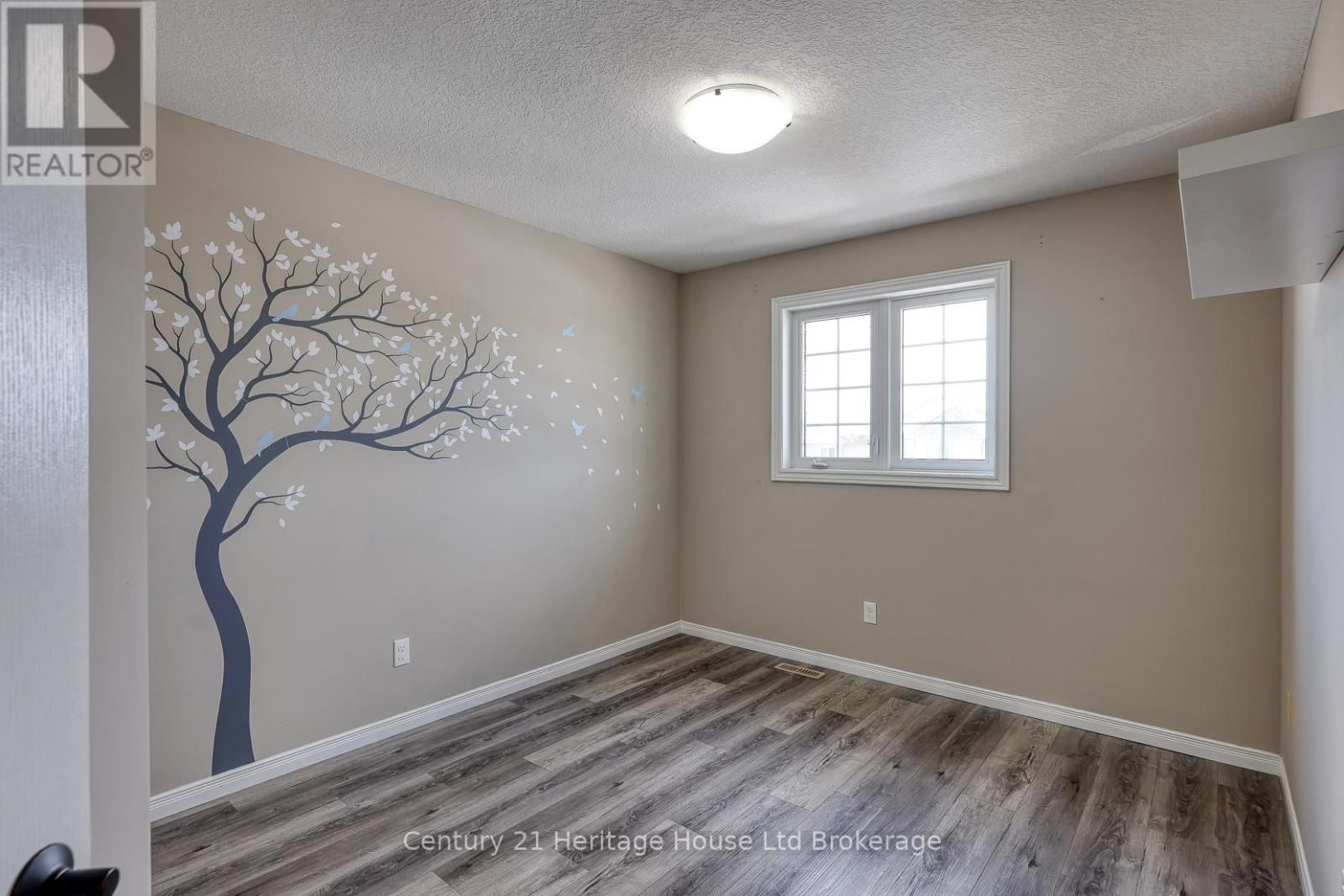 427 CHAMPLAIN AVENUE Image 31