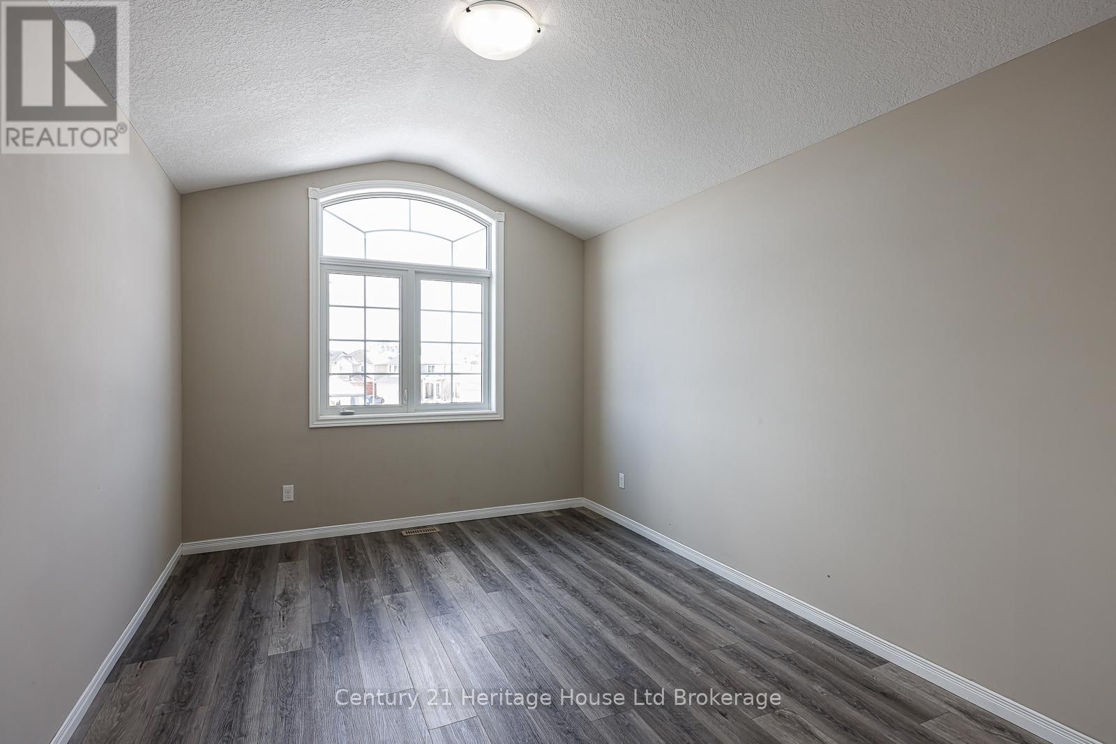 427 CHAMPLAIN AVENUE Image 33