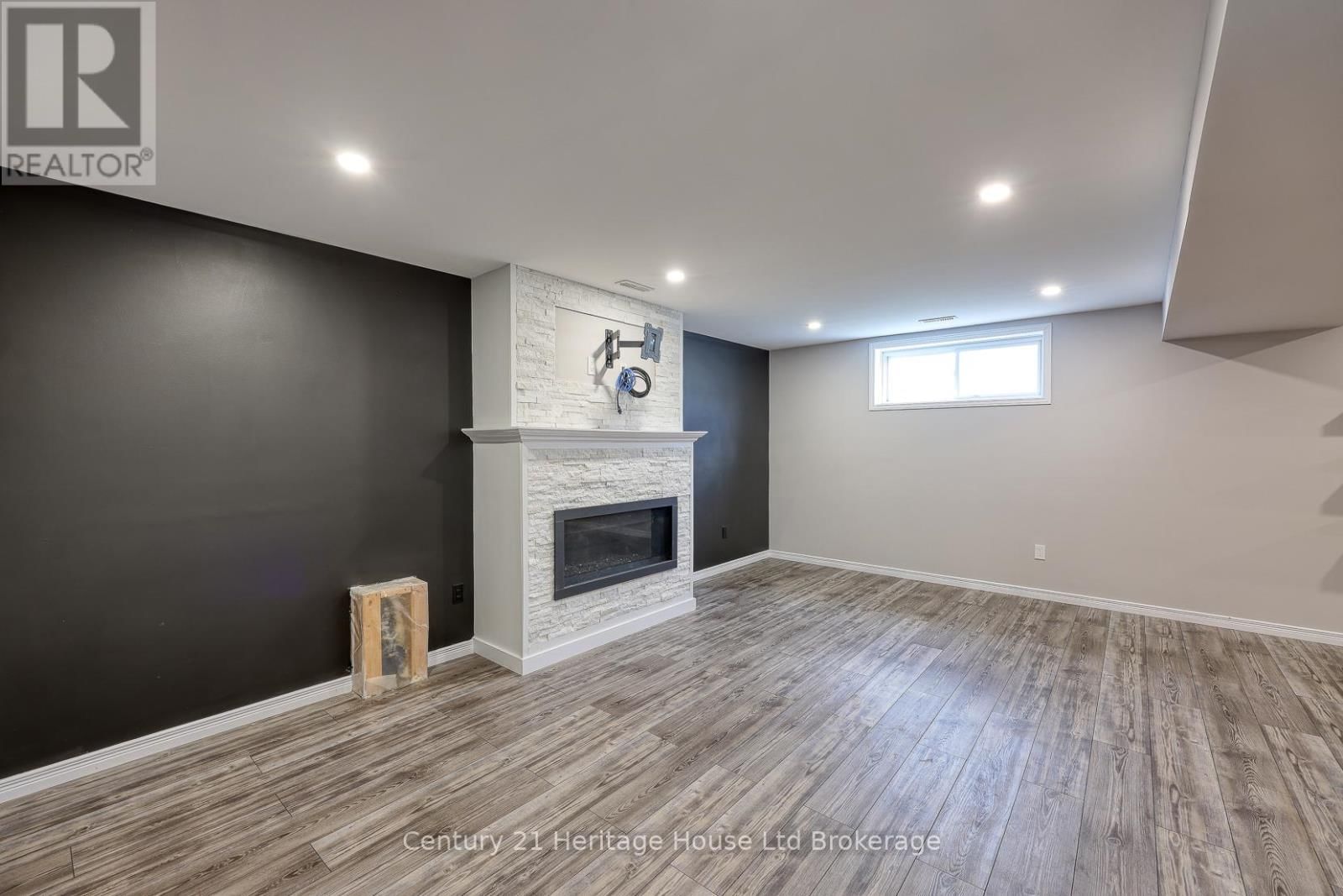 427 CHAMPLAIN AVENUE Image 35