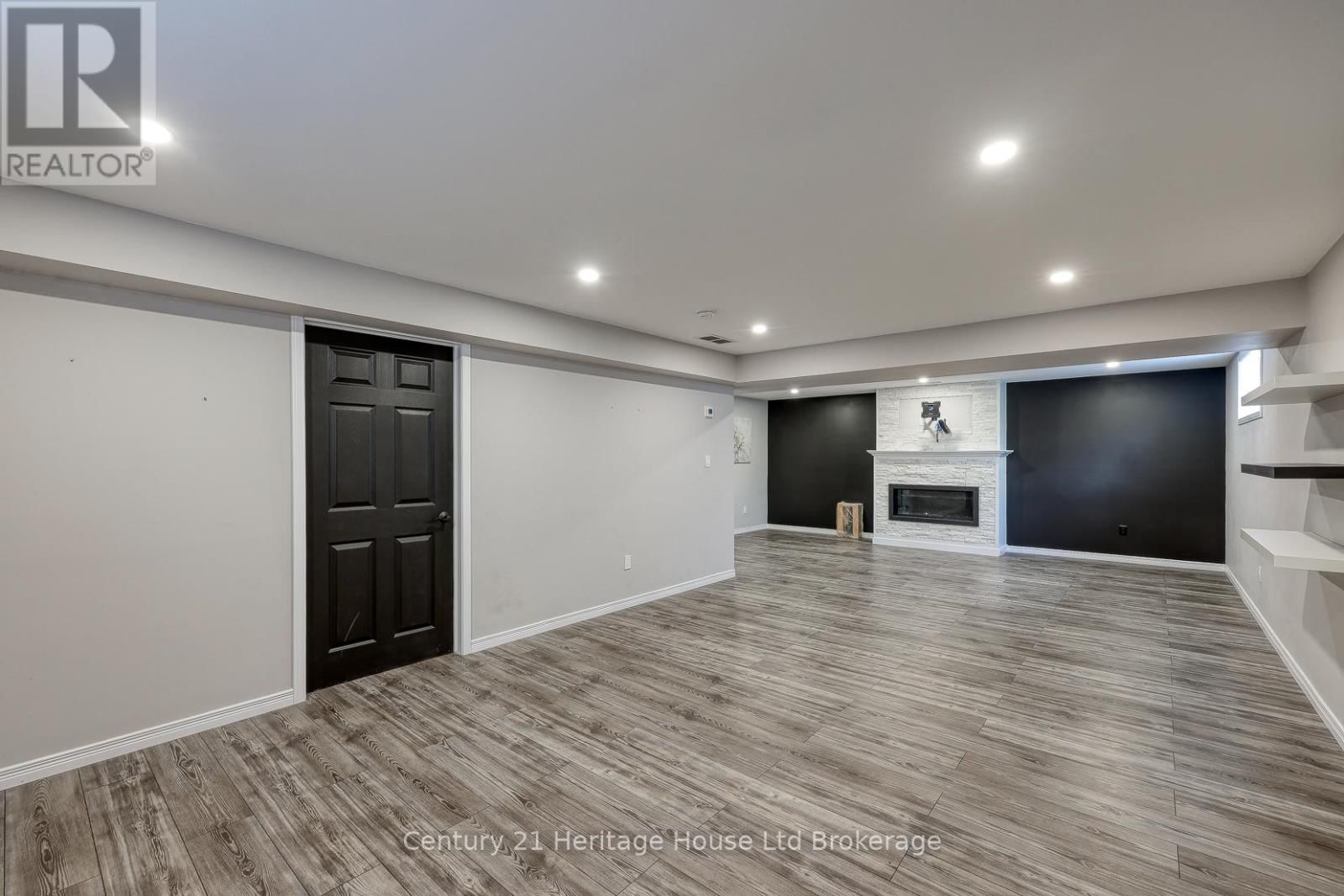 427 CHAMPLAIN AVENUE Image 37