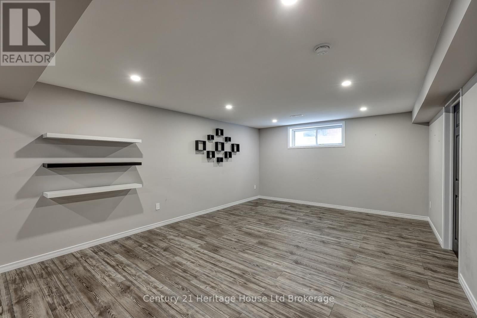 427 CHAMPLAIN AVENUE Image 38