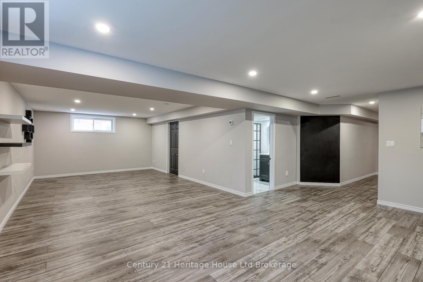 427 CHAMPLAIN AVENUE Image 39