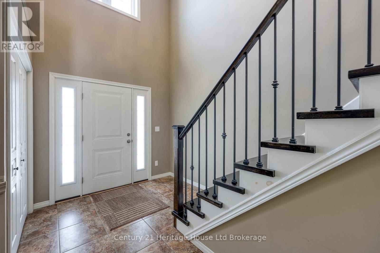 427 CHAMPLAIN AVENUE Image 4