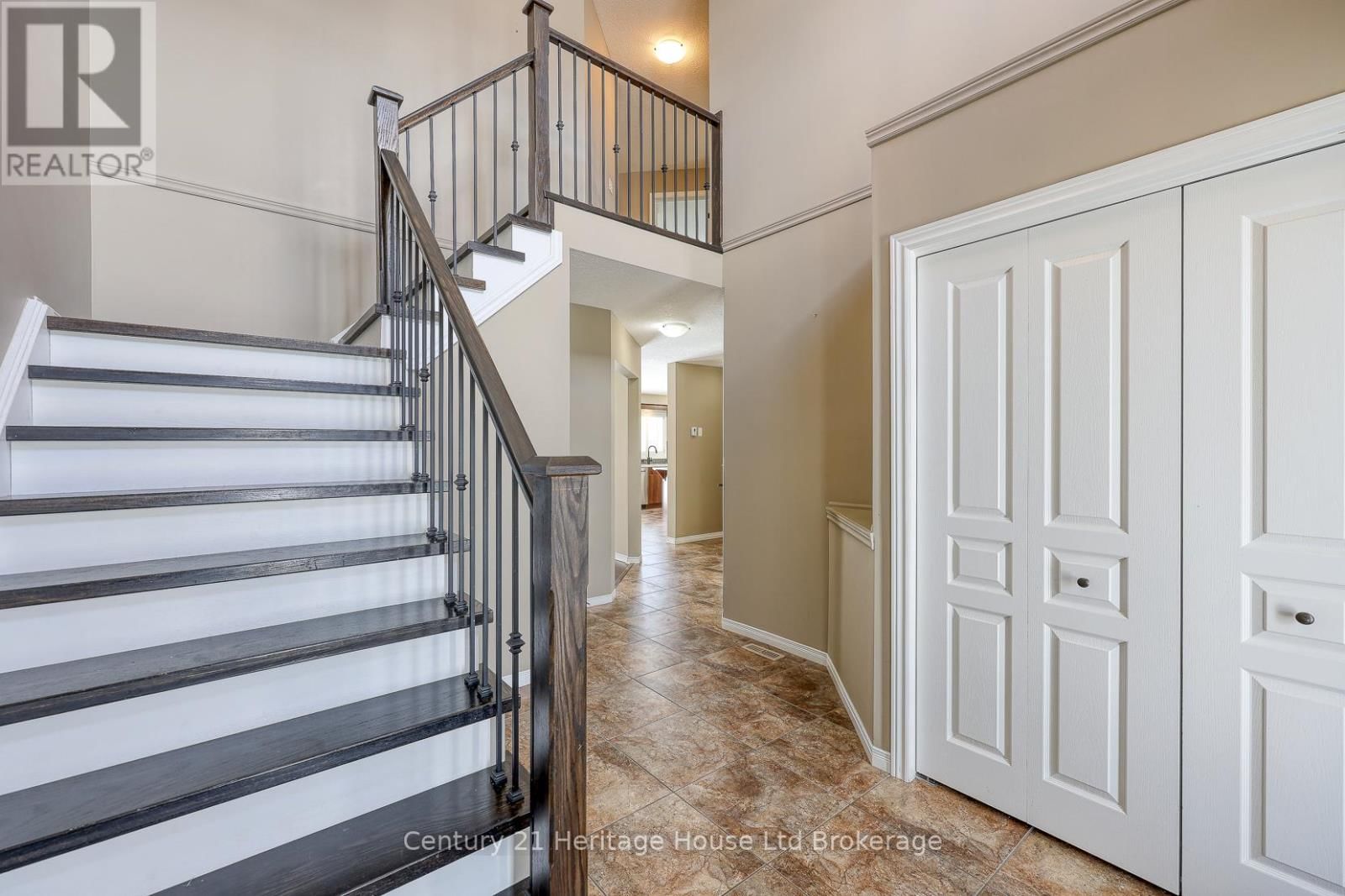 427 CHAMPLAIN AVENUE Image 5