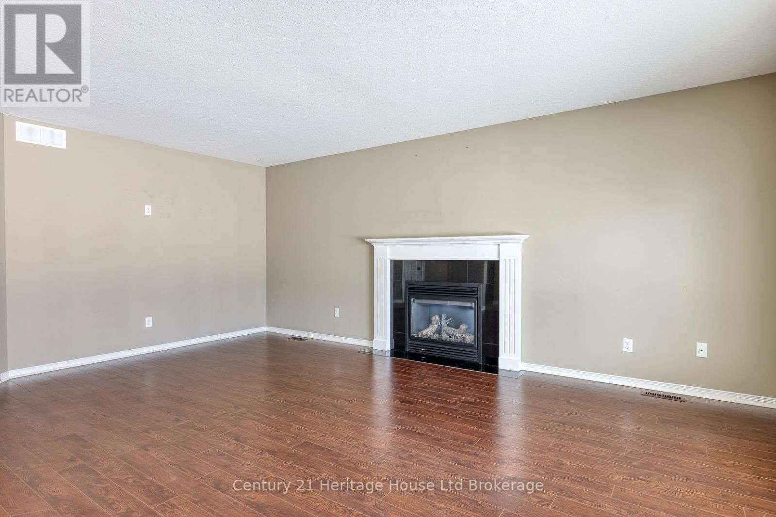 427 CHAMPLAIN AVENUE Image 8