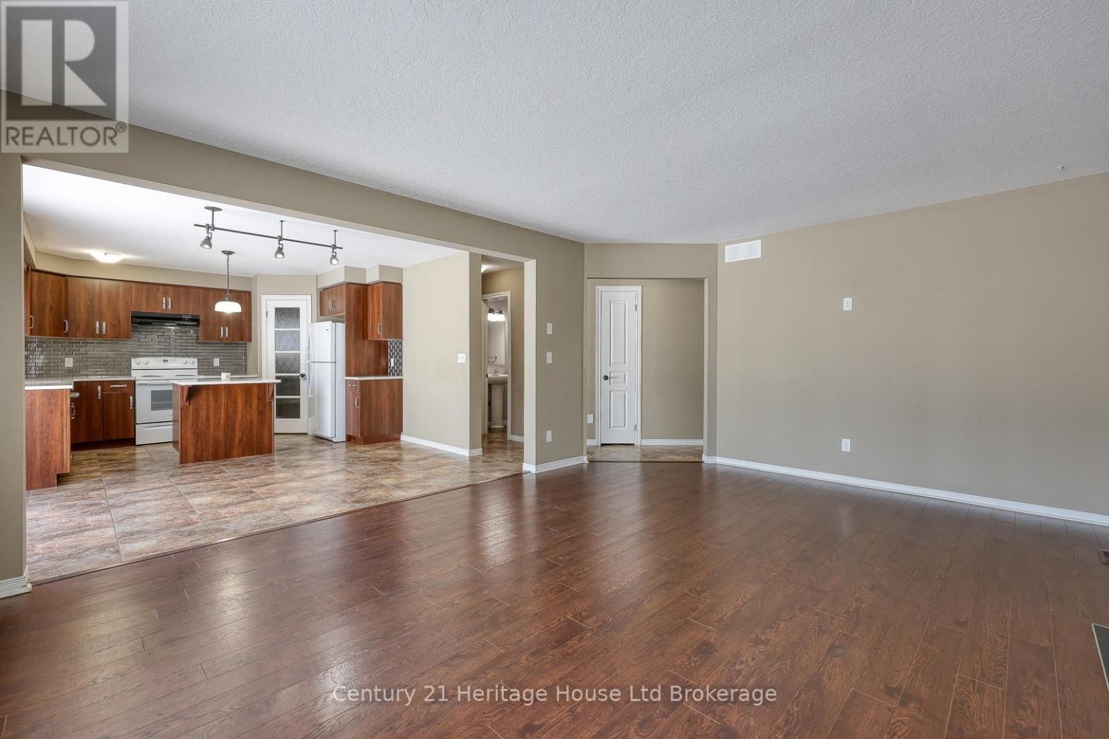 427 CHAMPLAIN AVENUE Image 9