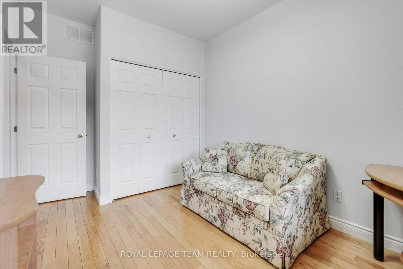 114 BARTLETT PRIVATE Image 10