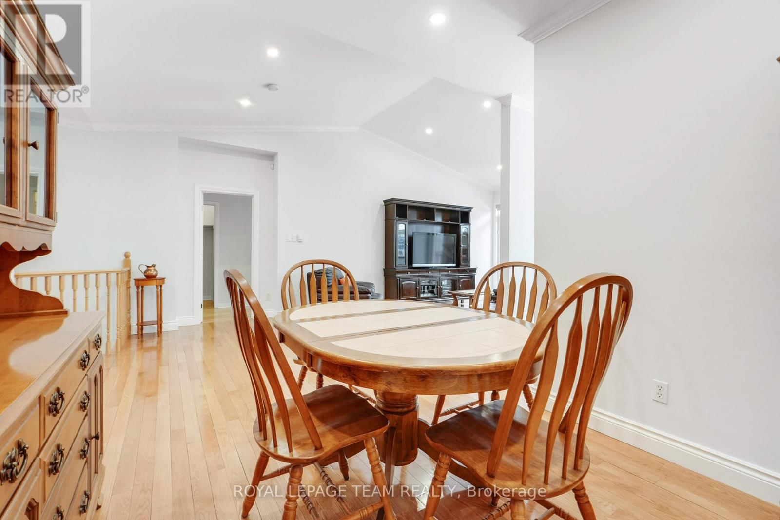 114 BARTLETT PRIVATE Image 16