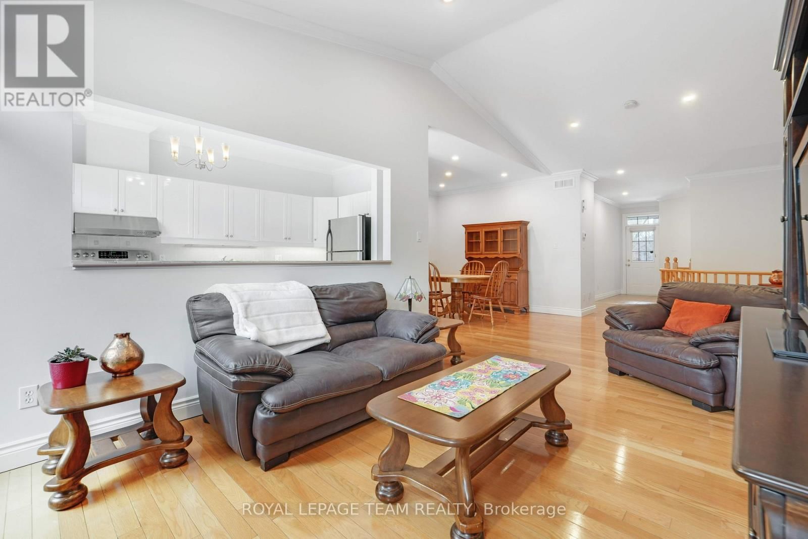 114 BARTLETT PRIVATE Image 19