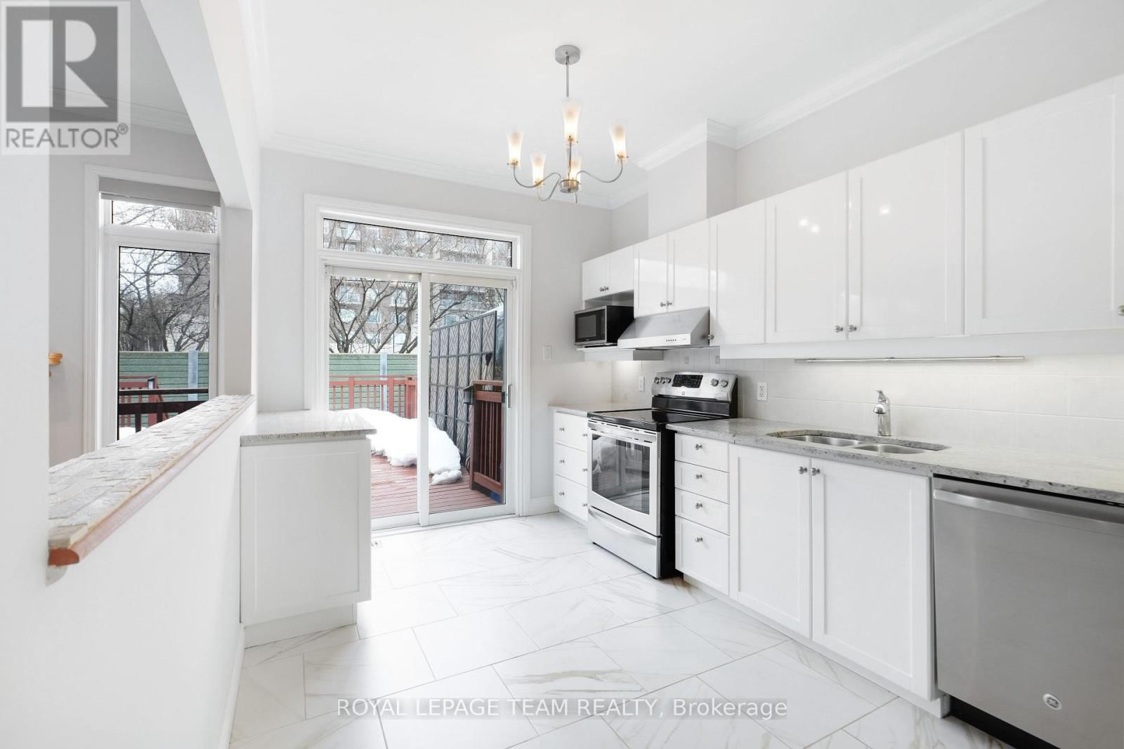 114 BARTLETT PRIVATE Image 23