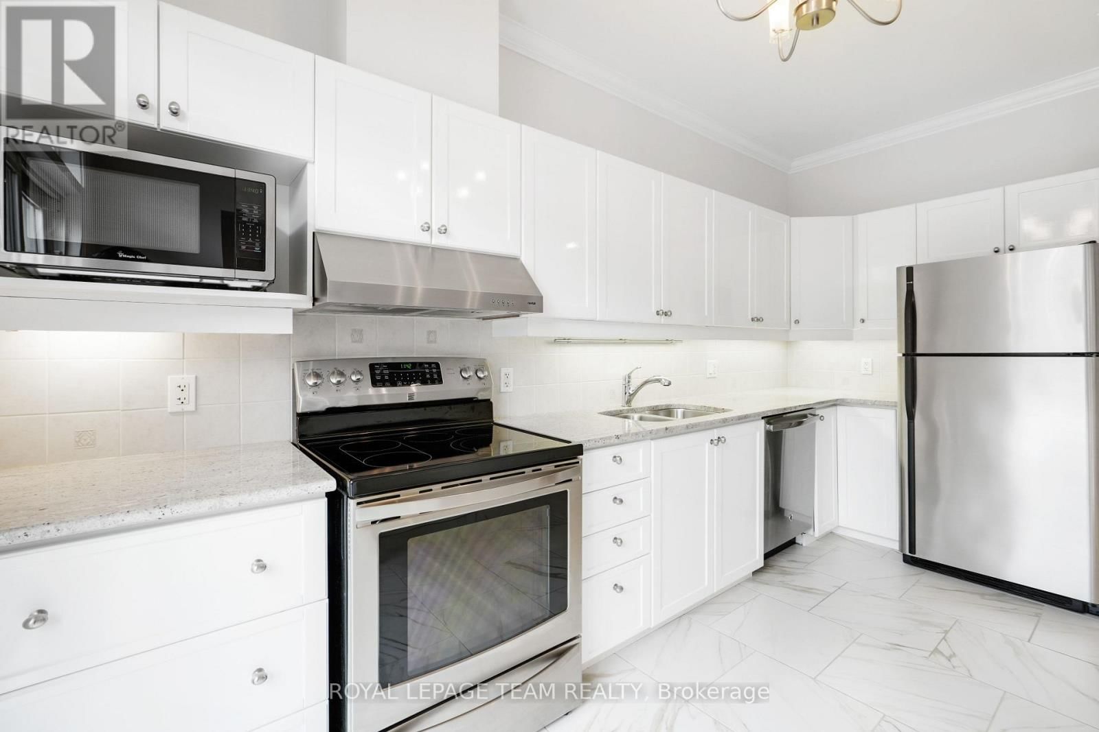 114 BARTLETT PRIVATE Image 24