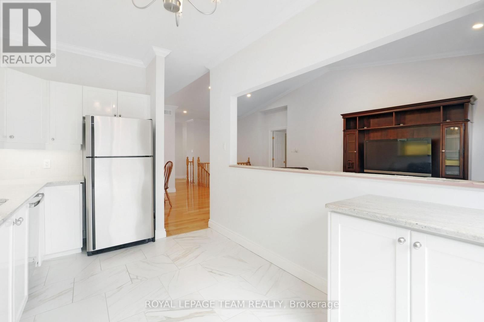 114 BARTLETT PRIVATE Image 25