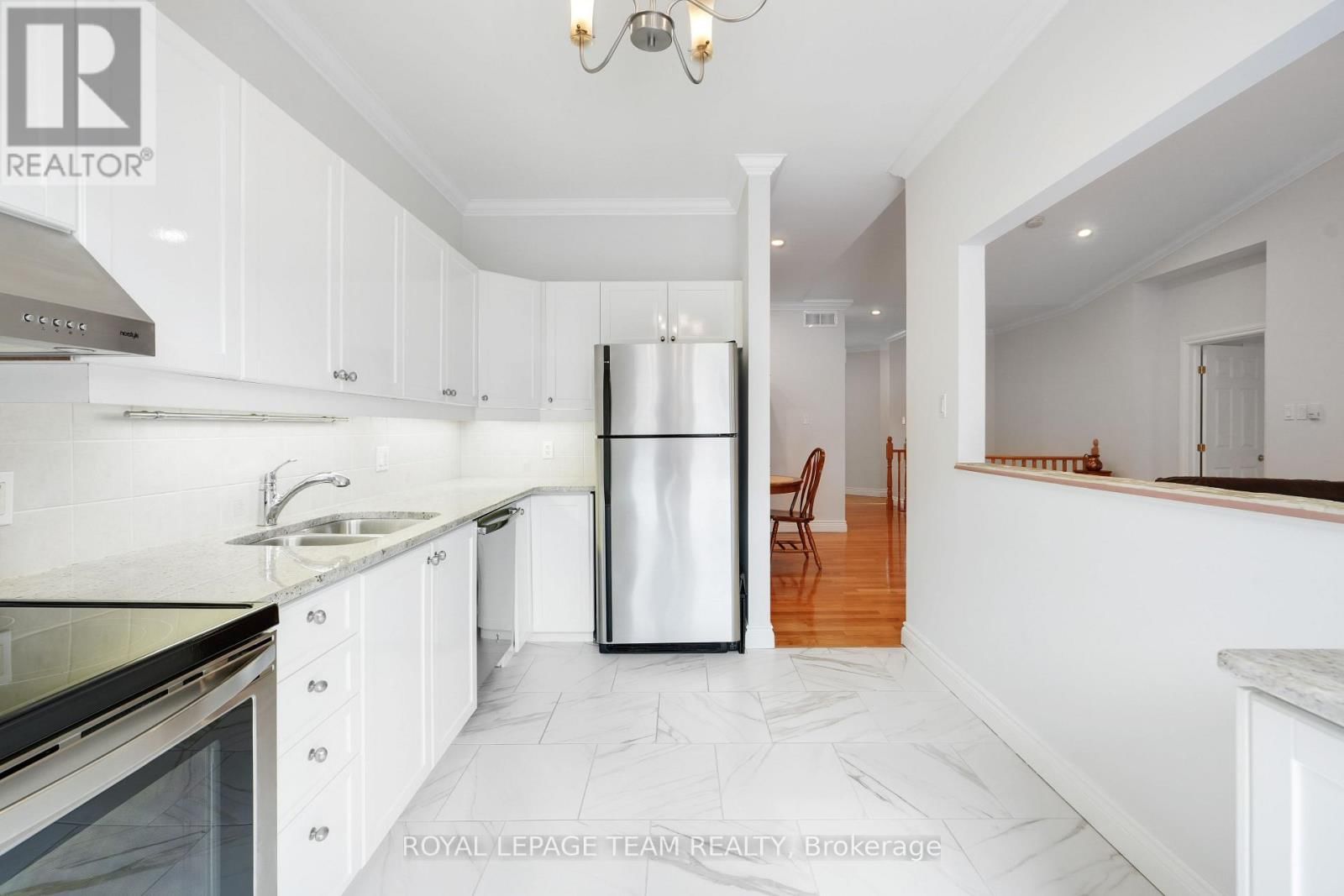 114 BARTLETT PRIVATE Image 27