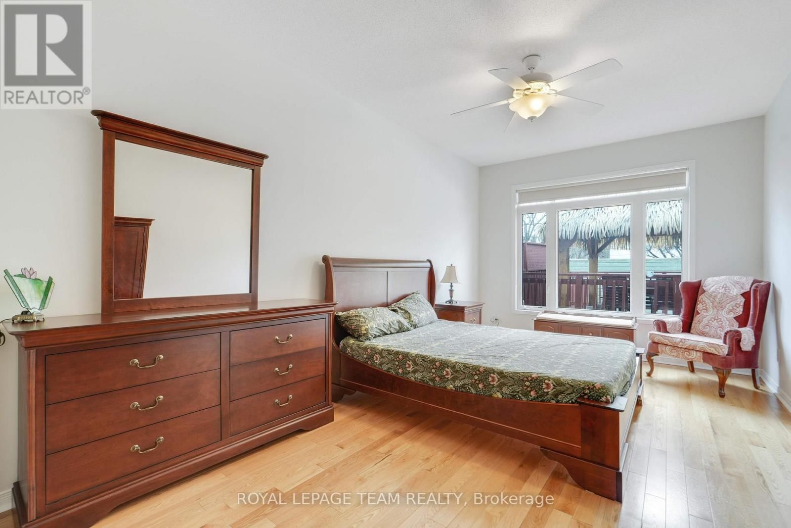 114 BARTLETT PRIVATE Image 30