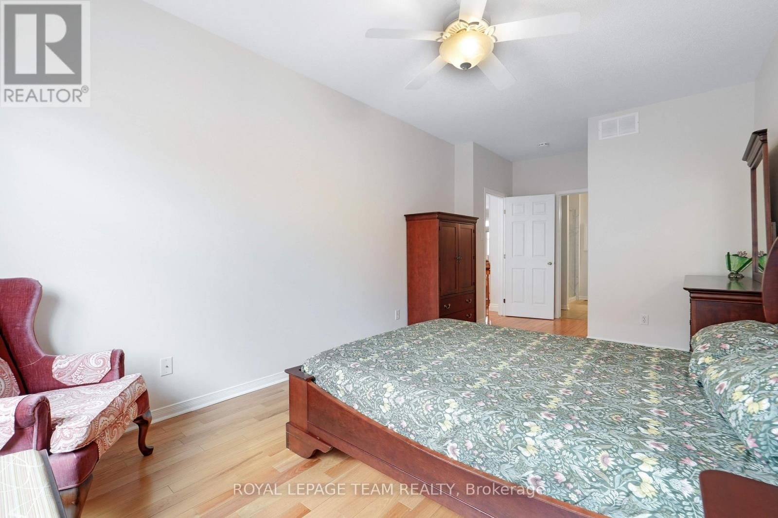 114 BARTLETT PRIVATE Image 32