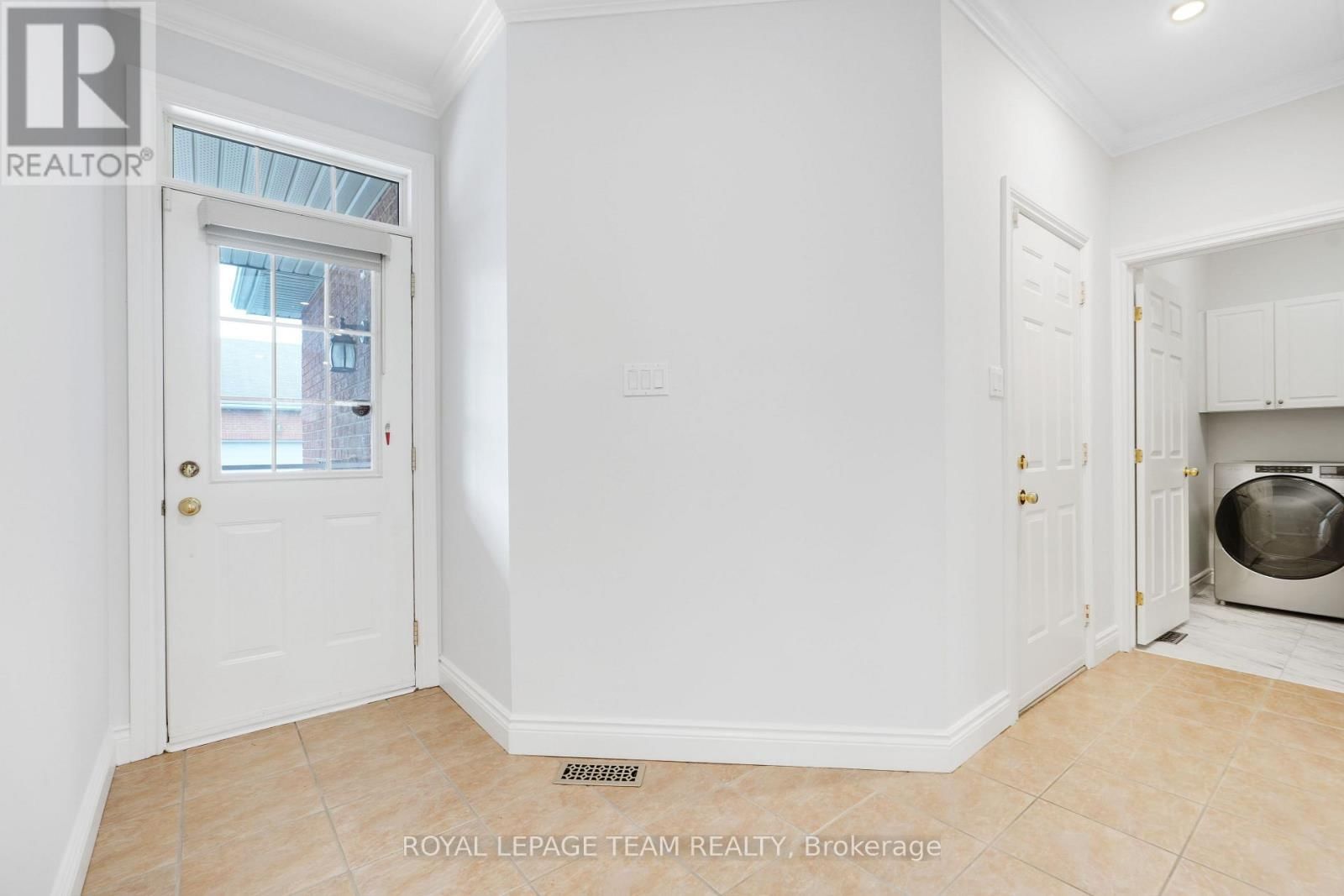 114 BARTLETT PRIVATE Image 6