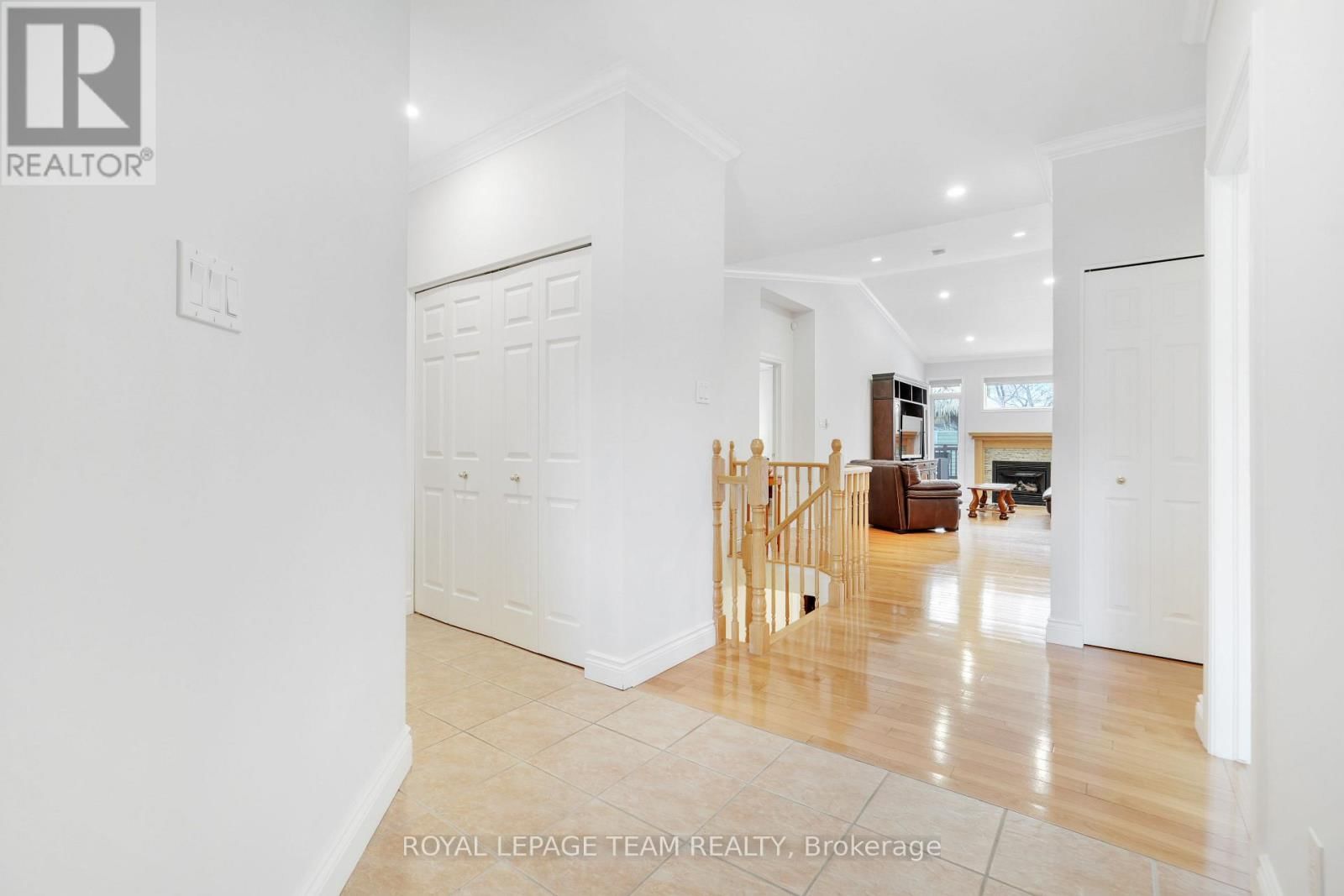 114 BARTLETT PRIVATE Image 7