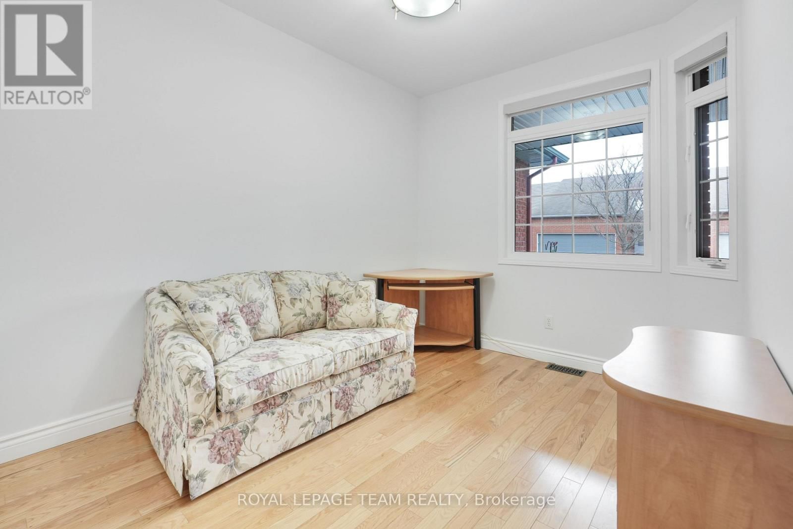 114 BARTLETT PRIVATE Image 9