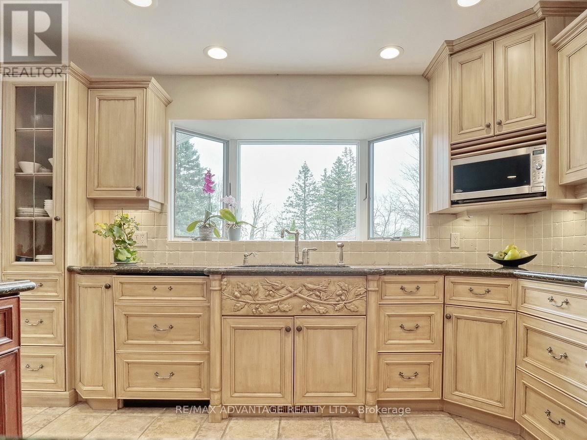 110 WHITEACRES DRIVE Image 13