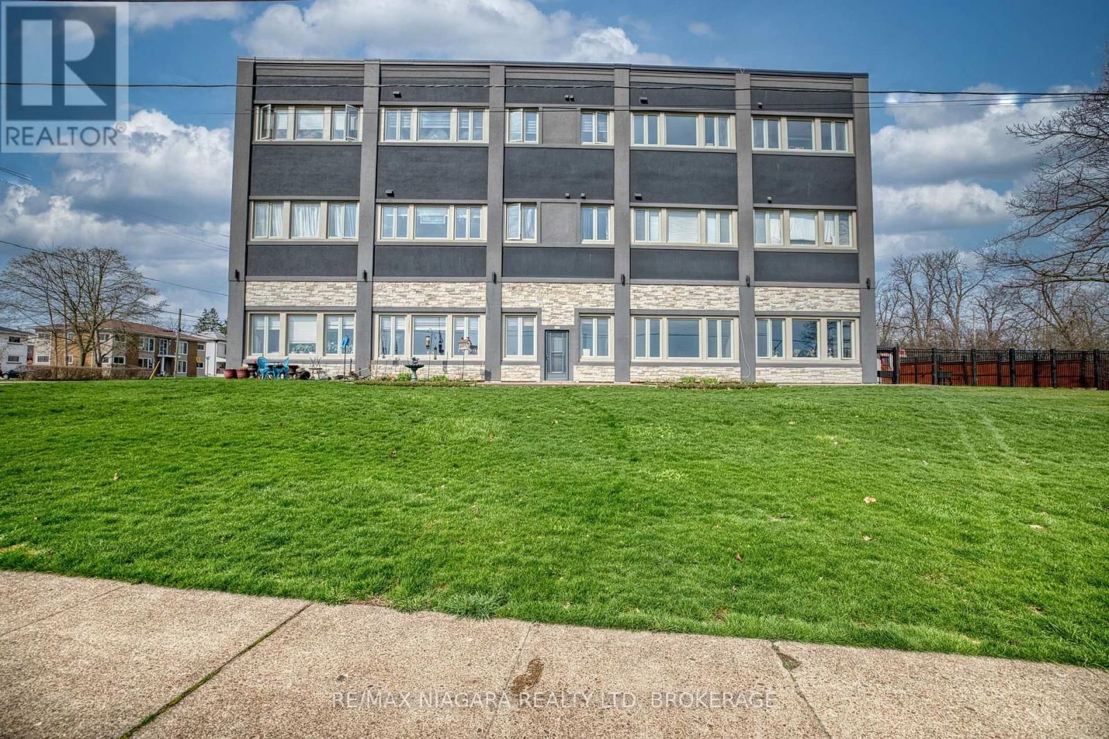 Unit #9 - 2 LEWIS STREET Image 2