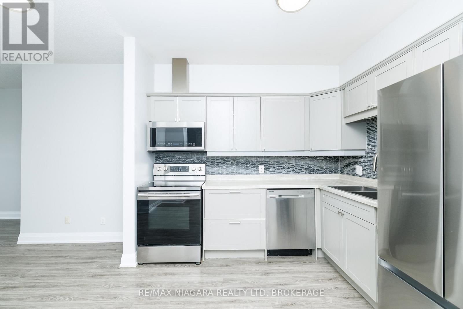 Unit #9 - 2 LEWIS STREET Image 6