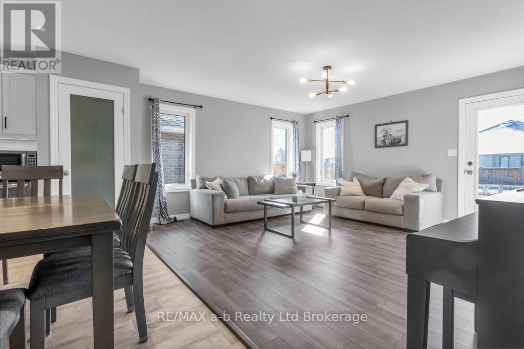 242 WILSON AVENUE Image 18