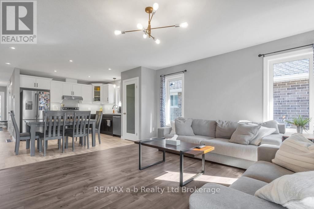 242 WILSON AVENUE Image 19