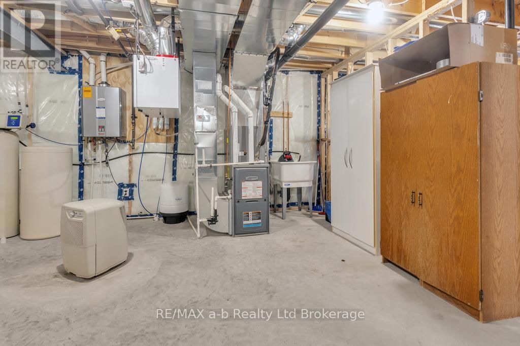 242 WILSON AVENUE Image 33