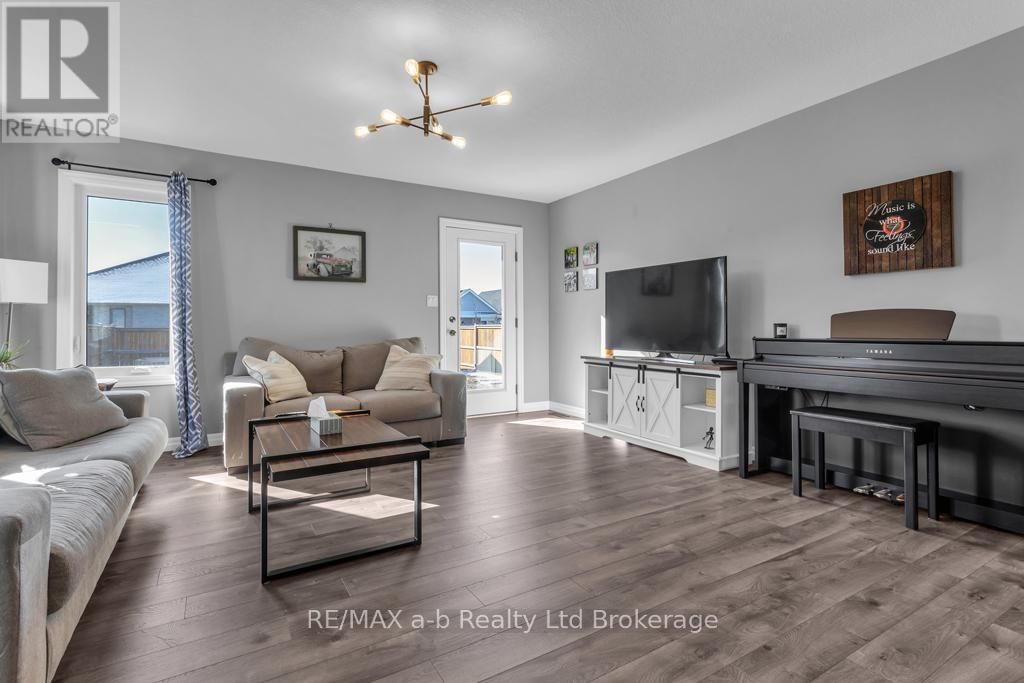 242 WILSON AVENUE Image 9