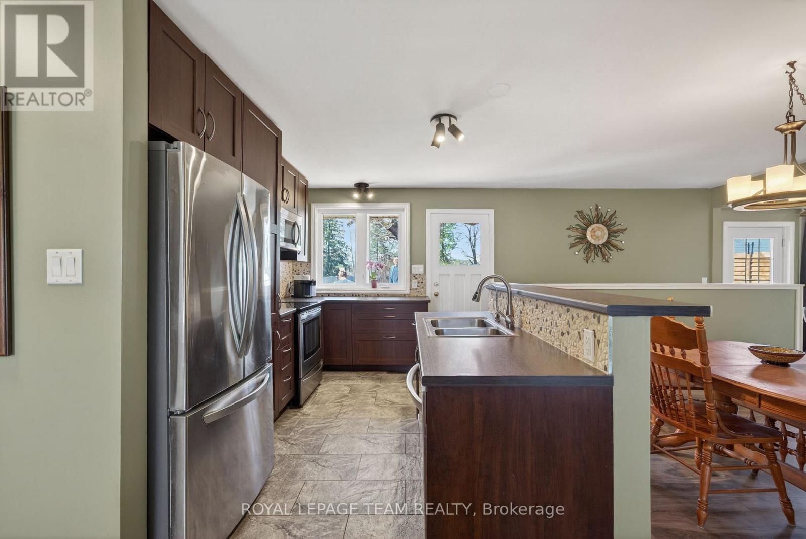 105 FORTUNE STREET Image 11