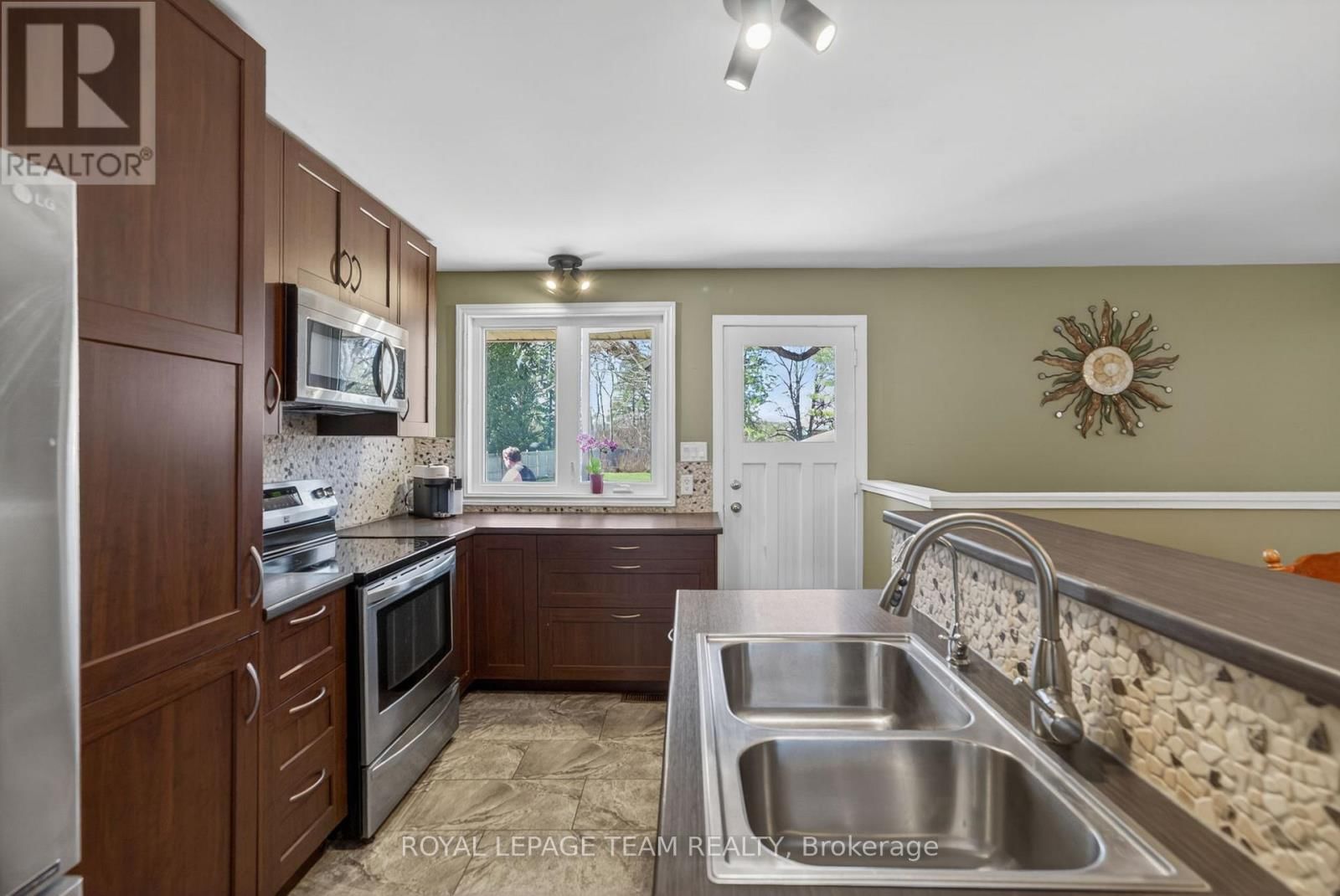 105 FORTUNE STREET Image 13