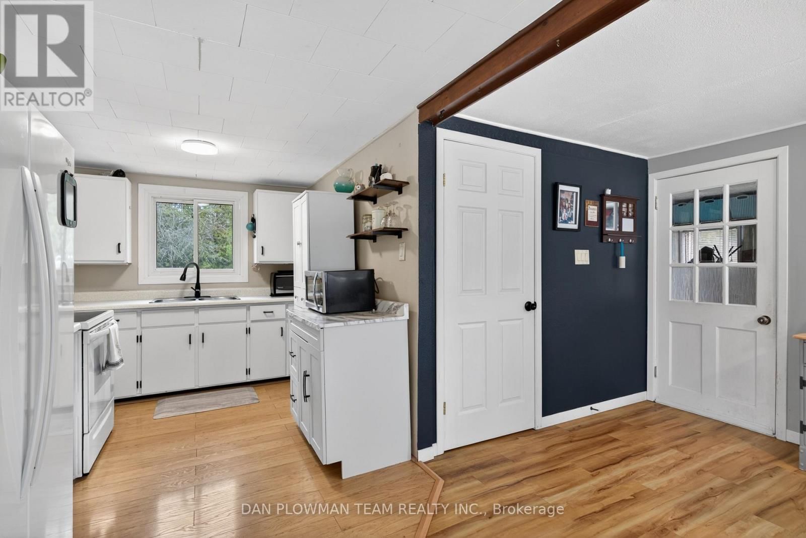 1545 WESTVIEW CRESCENT Image 10