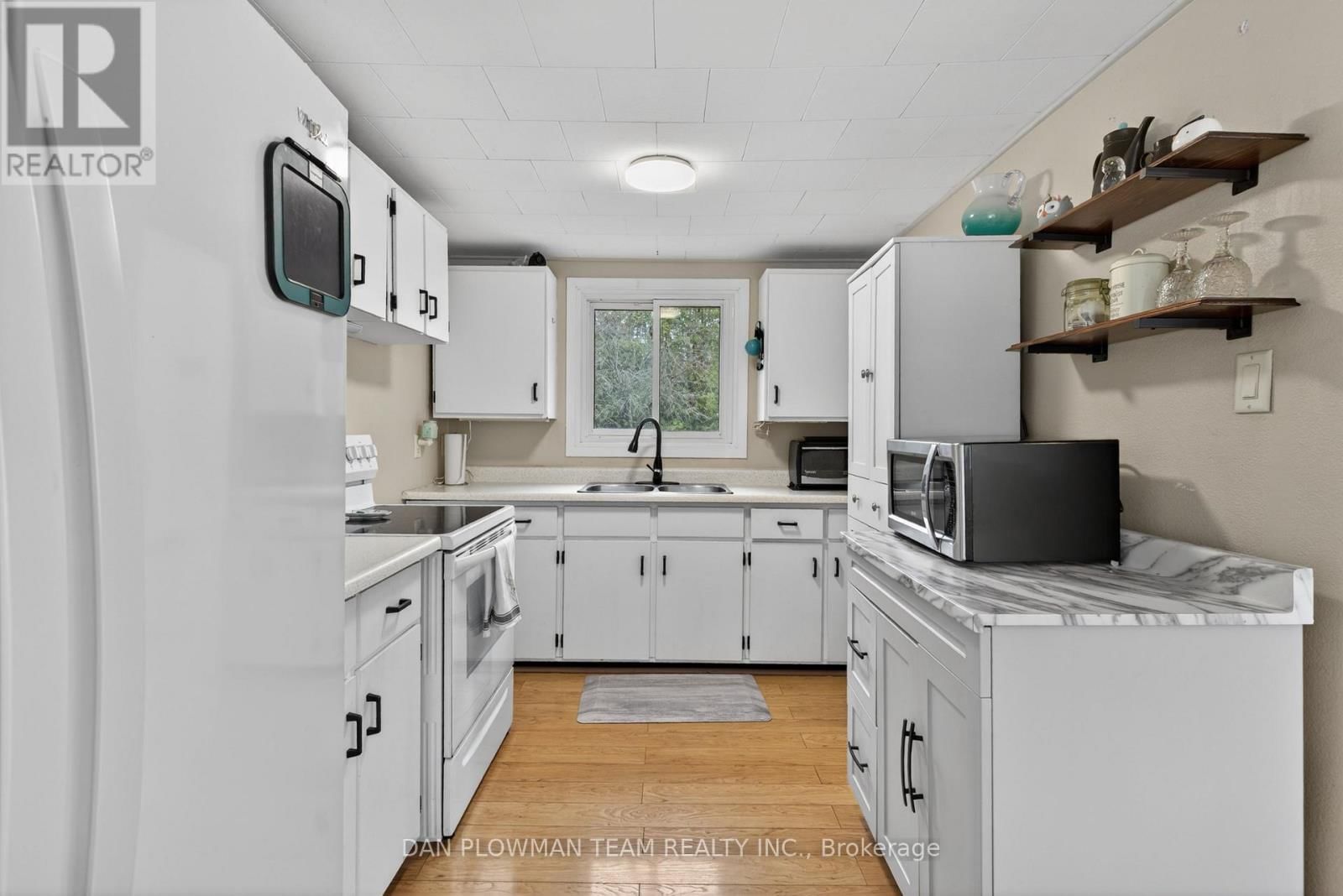 1545 WESTVIEW CRESCENT Image 13