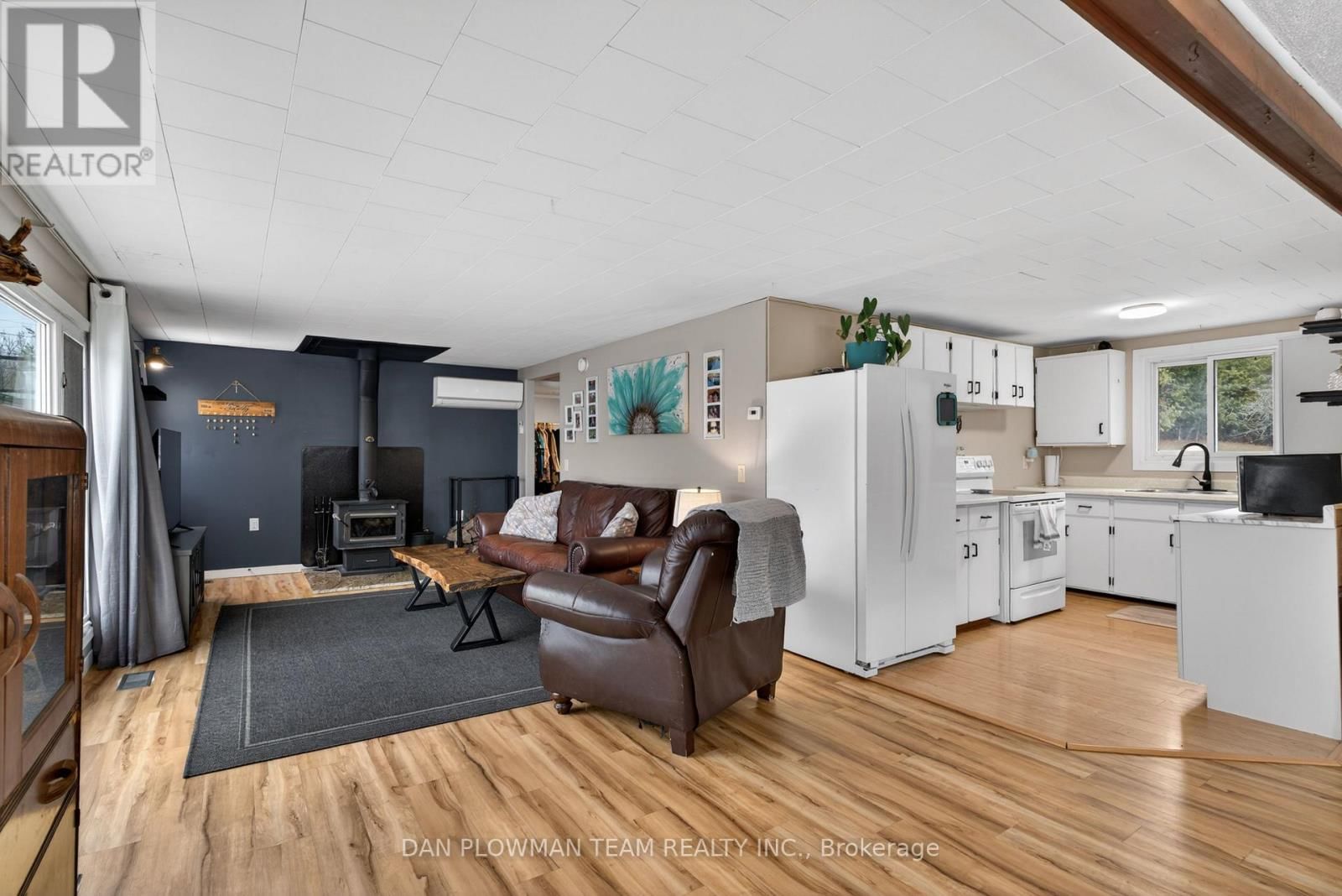 1545 WESTVIEW CRESCENT Image 17